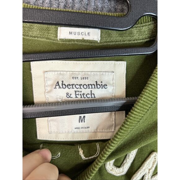 Abercrombie & Fitch Mens Graphic Muscle T Shirt Size Medium Spellout Y2K Preppy - Picture 9 of 12